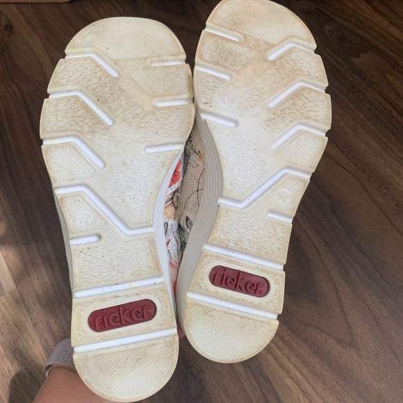 Shoes With Flowery Details size 6 - Picture 10 of 14